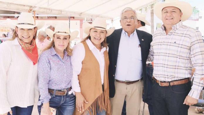 Recibe alcaldesa a los cabalgantes
