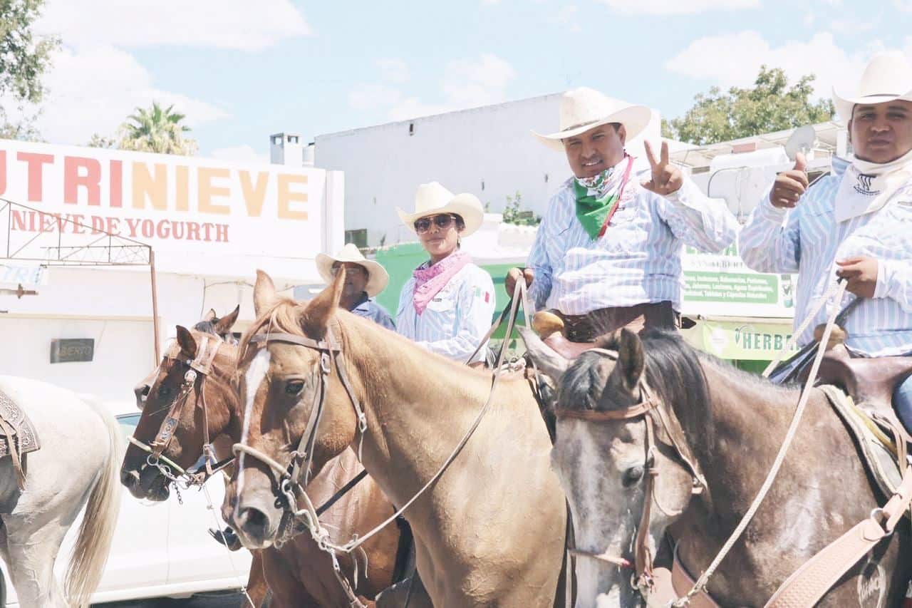Recibe alcaldesa a los cabalgantes