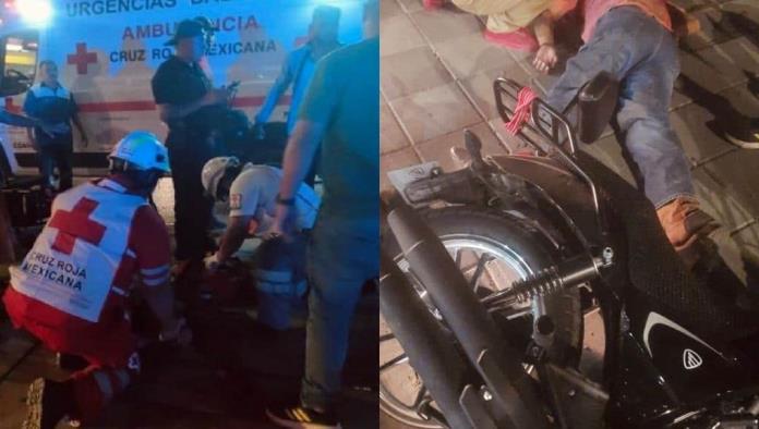 ¡Derrapa de su motocicleta! Se encuentra grave