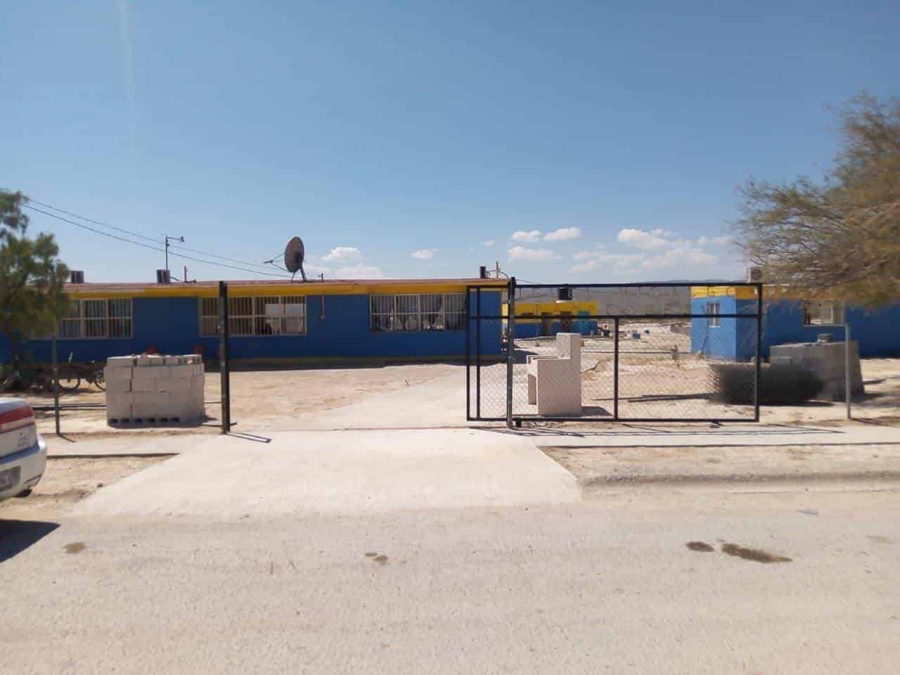 Apoyan a escuela de Santa Teresa