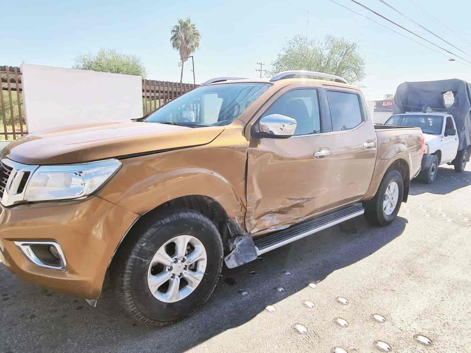 Choca con camioneta