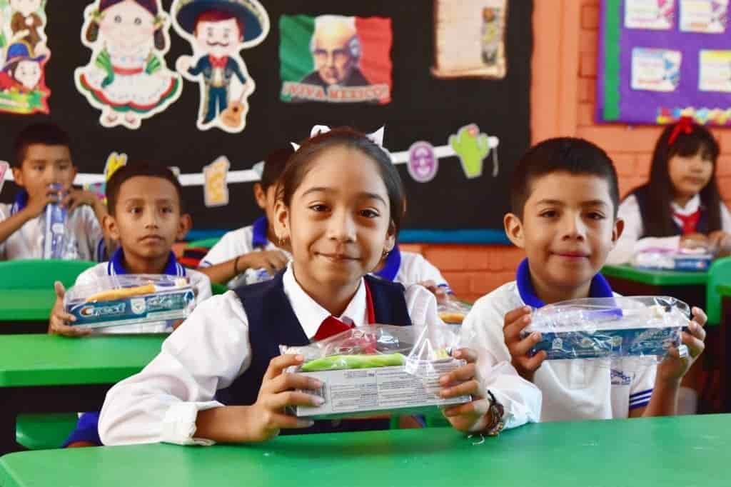 Entrega Beto kits bucales
