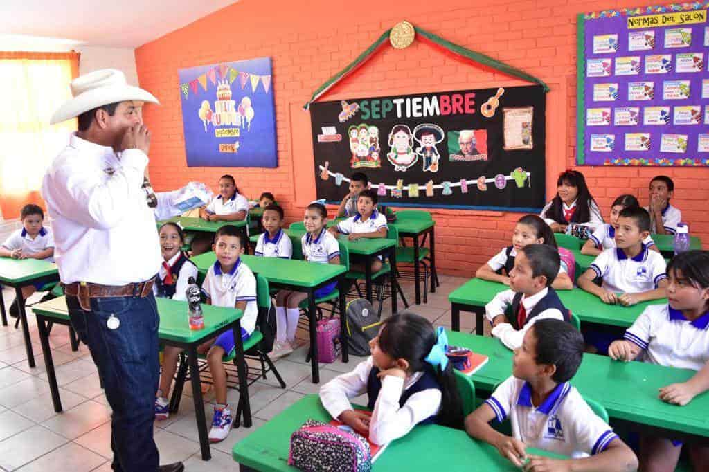 Entrega Beto kits bucales