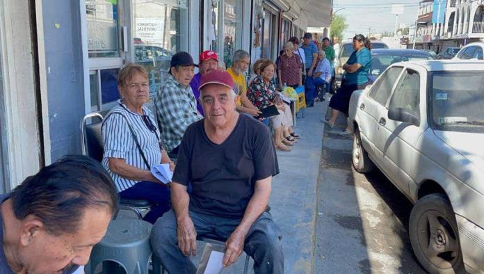 VIVEN CALVARIO ABUELITOS PARA COBRAR SU PENSIÓN