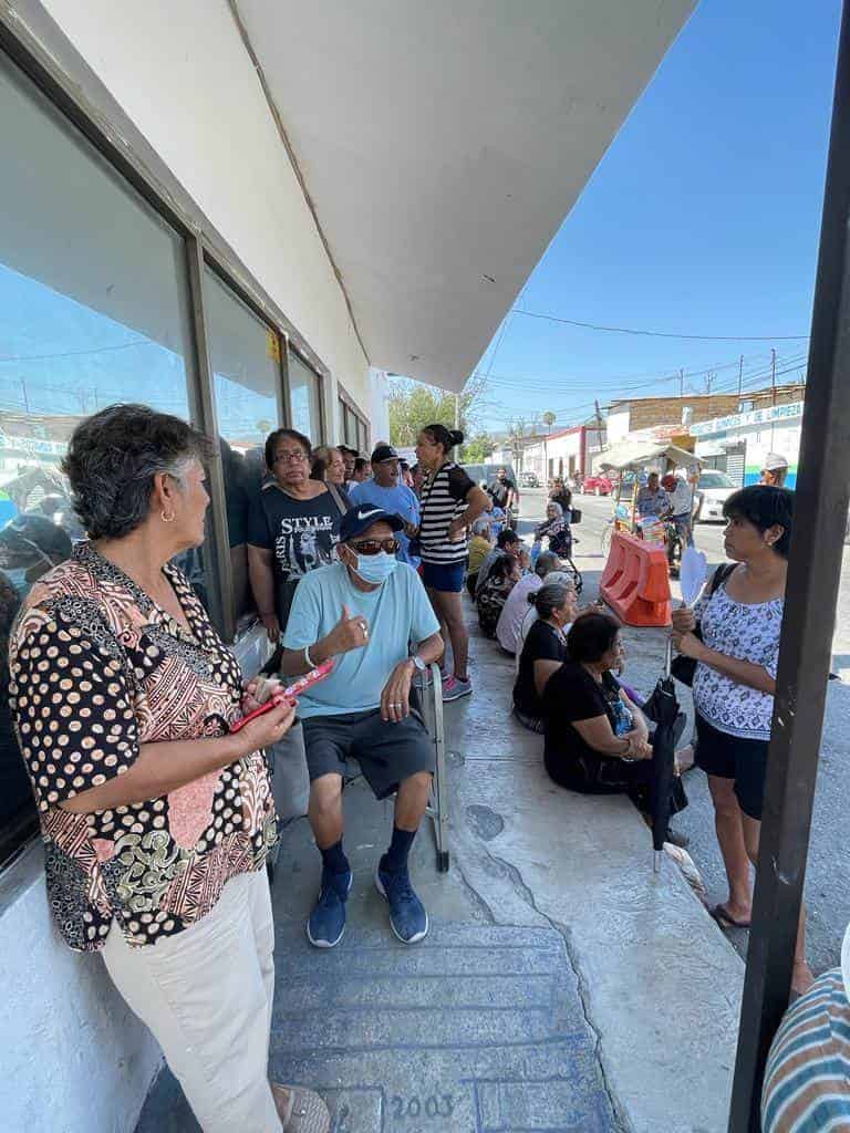 VIVEN CALVARIO ABUELITOS PARA COBRAR SU PENSIÓN