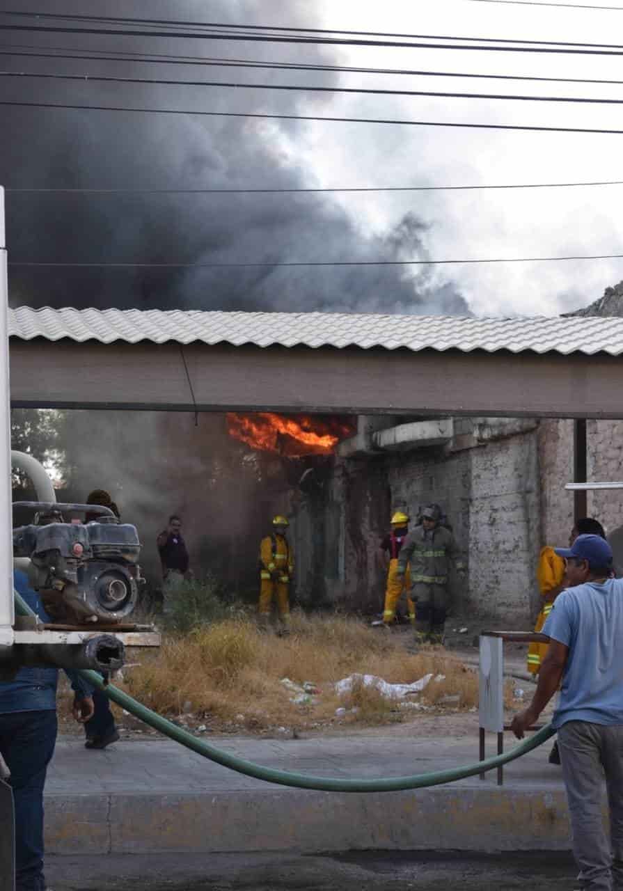 Arde Central de Dulces Frontera