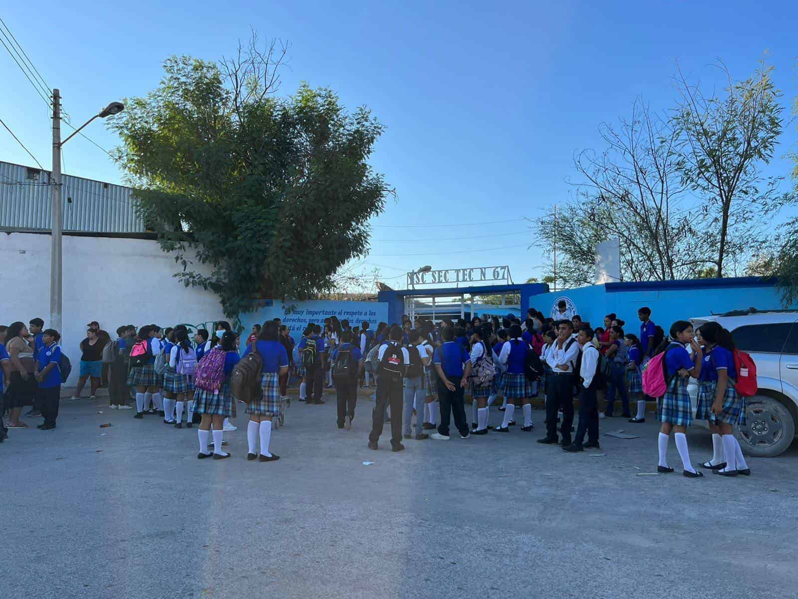 Atienden protesta en la Secundaria 67
