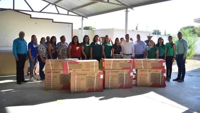 Participa cabildo en lunes cívico