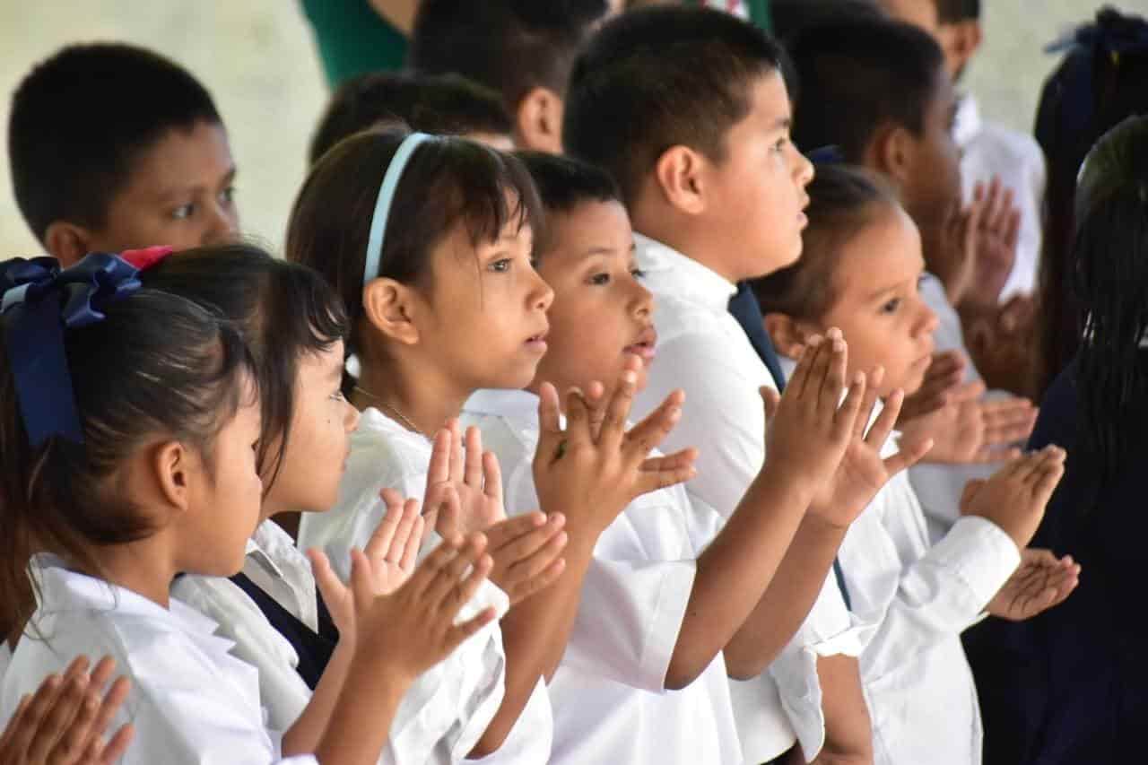 Participa cabildo en lunes cívico