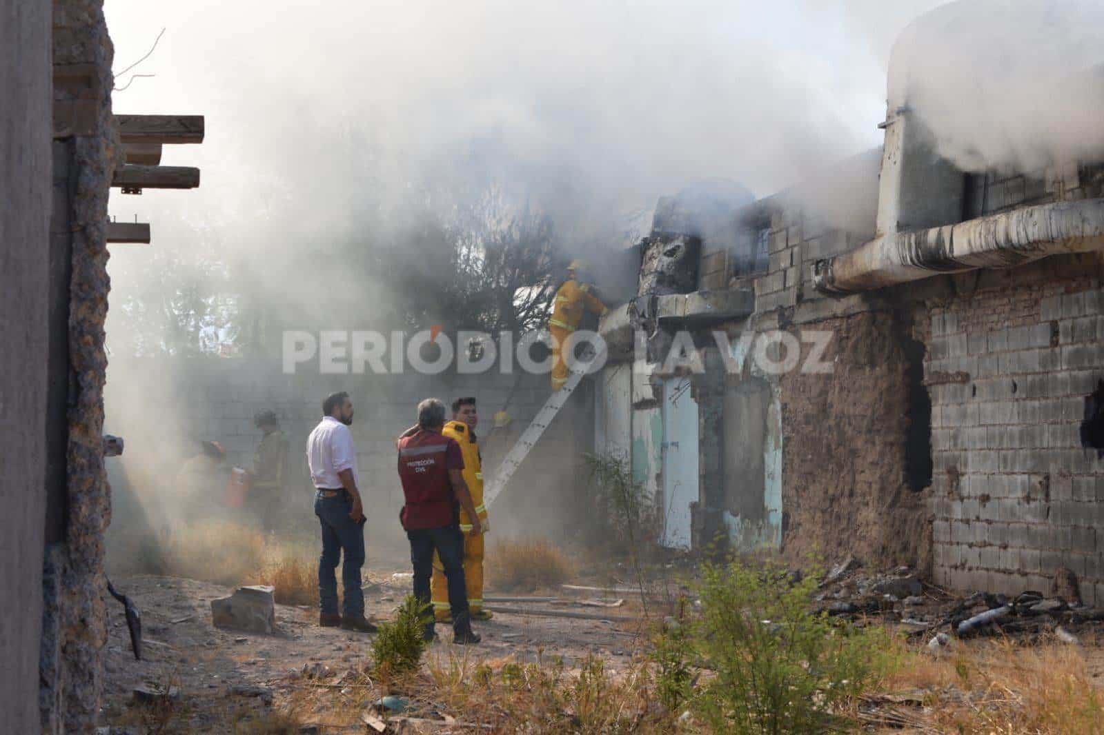 Controlan Bomberos incendio en dulcería de Frontera  