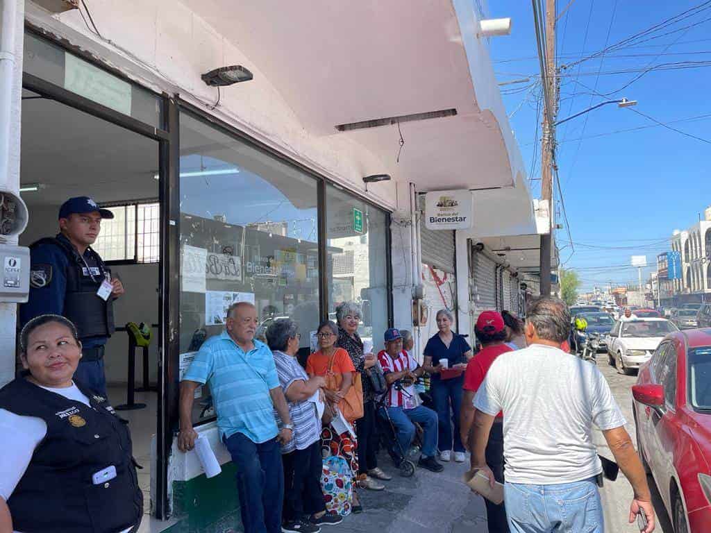 VIVEN CALVARIO ABUELITOS PARA COBRAR SU PENSIÓN