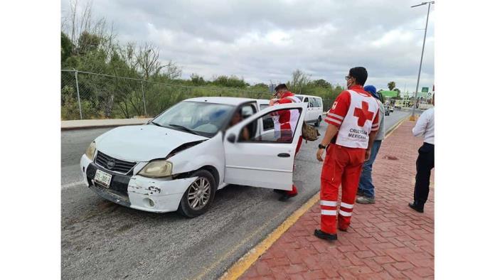 No frena en bordo y choca auto del año