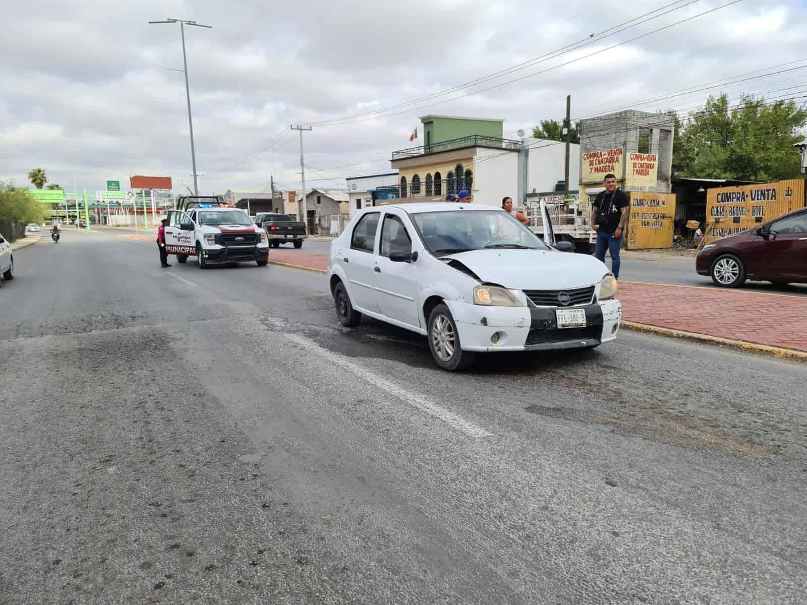 No frena en bordo y choca auto del año