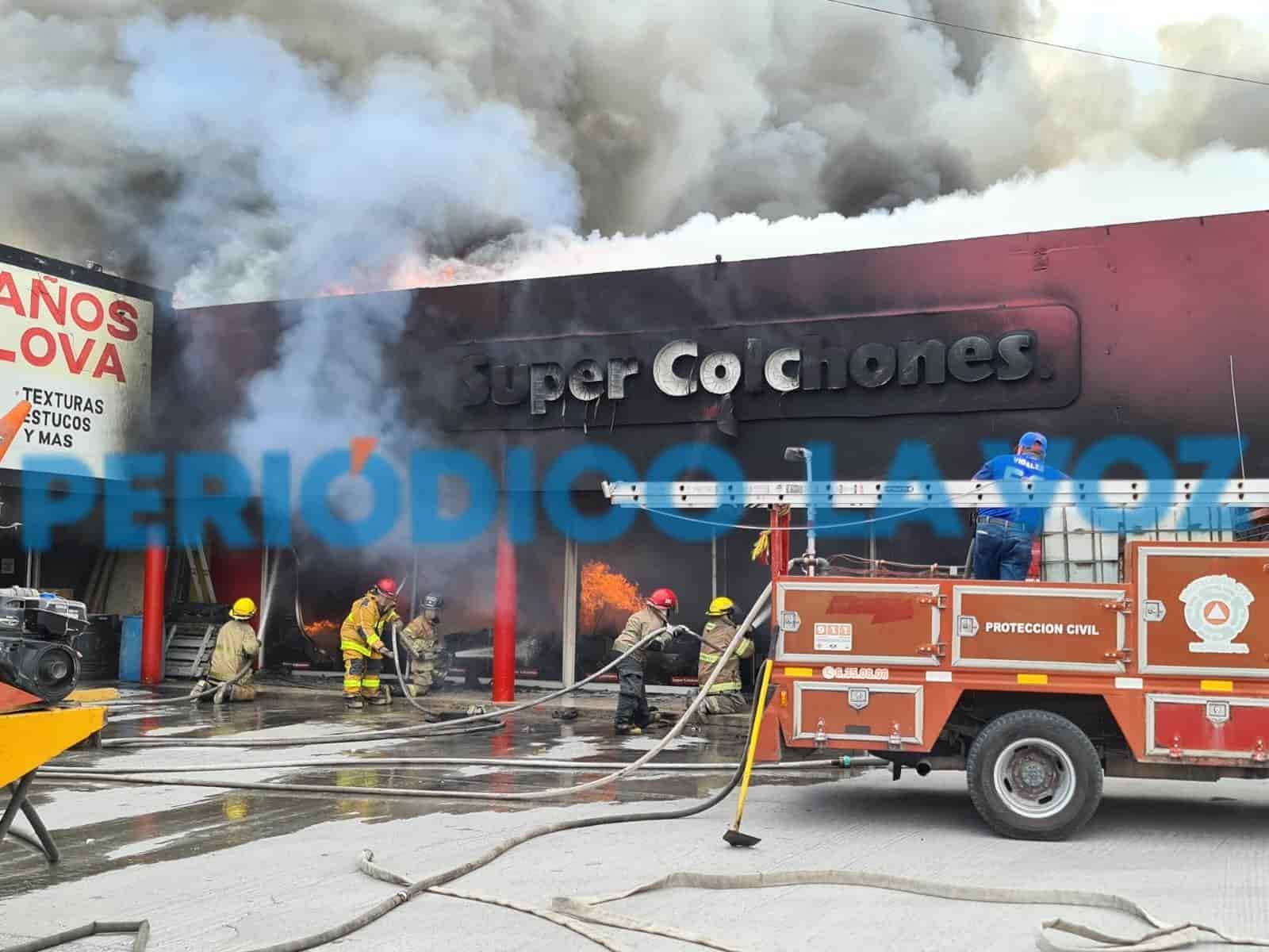 ARDE SUPER COLCHONES: Más de 150 colchones fueron consumidos por las llamas