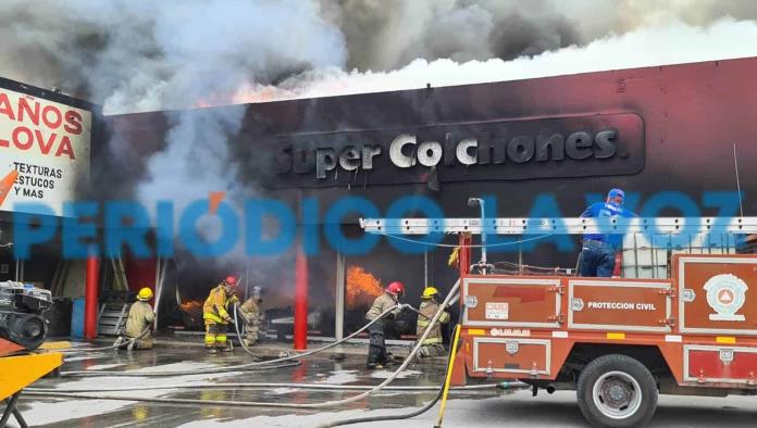 ARDE SUPER COLCHONES: Más de 150 colchones fueron consumidos por las llamas