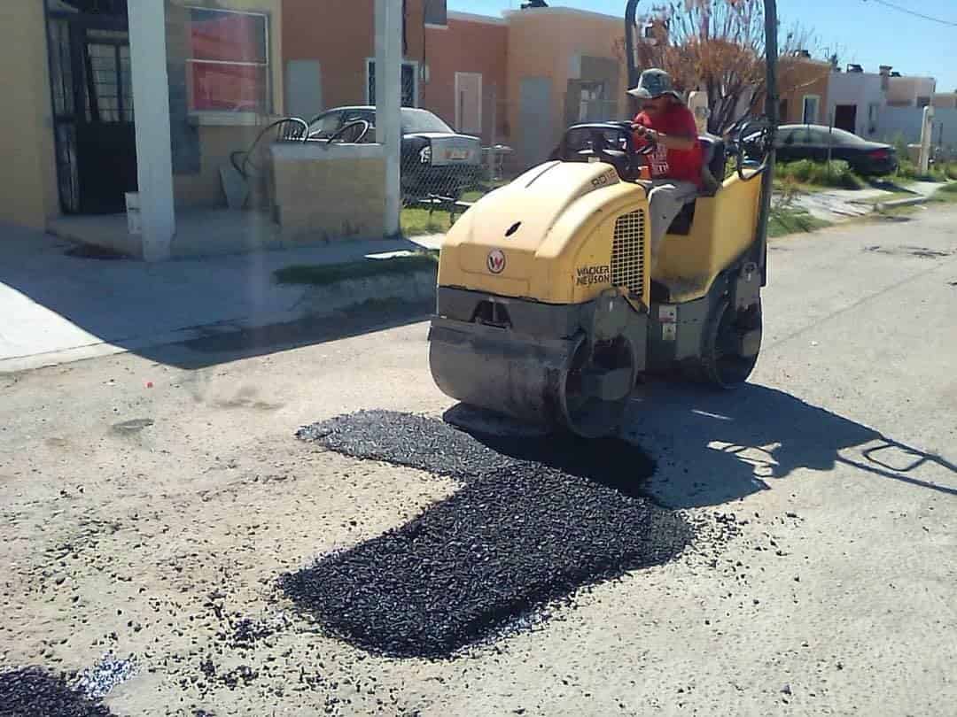 Avanzan obras de bacheo en Nava