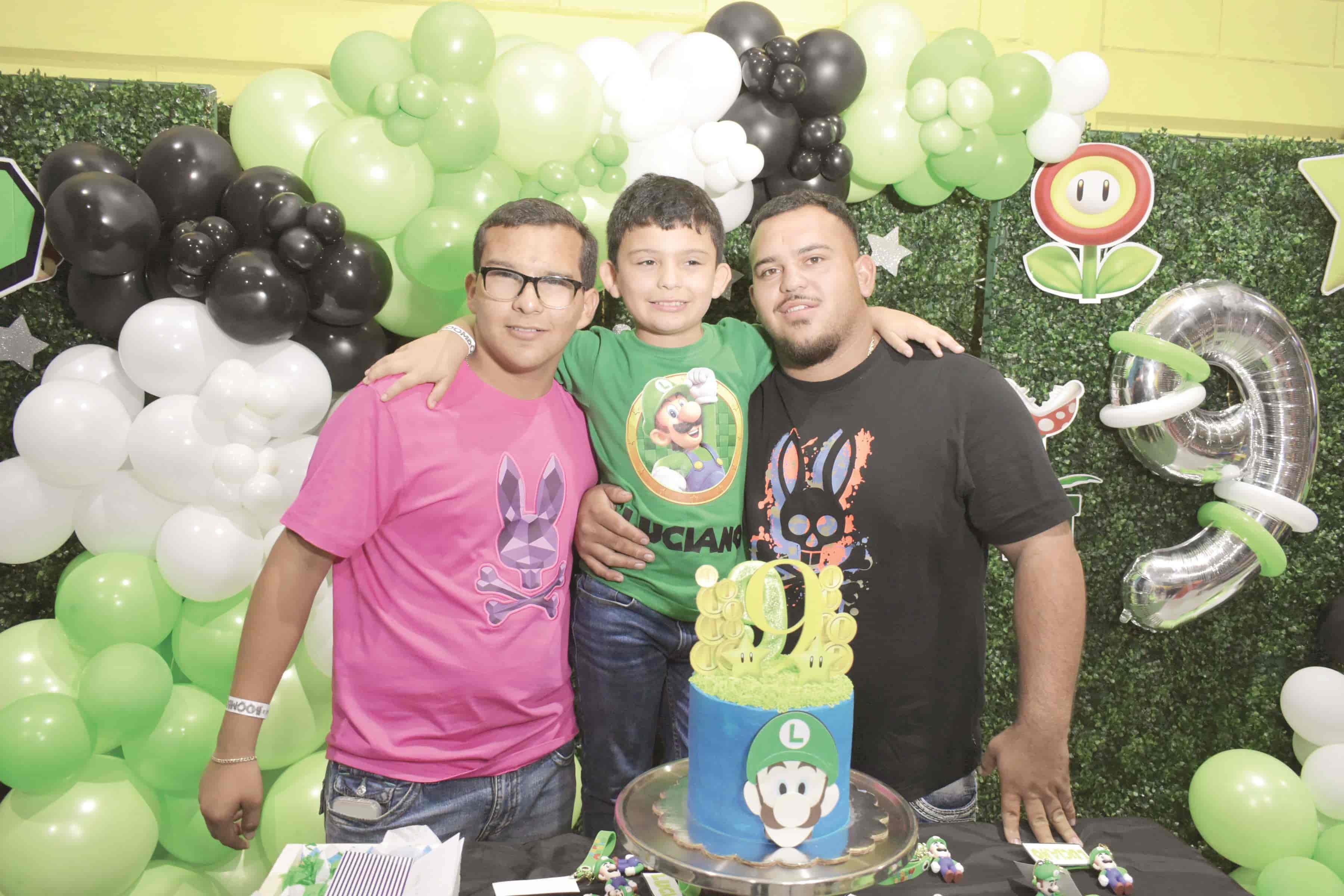 Celebran su cumpleaños 9