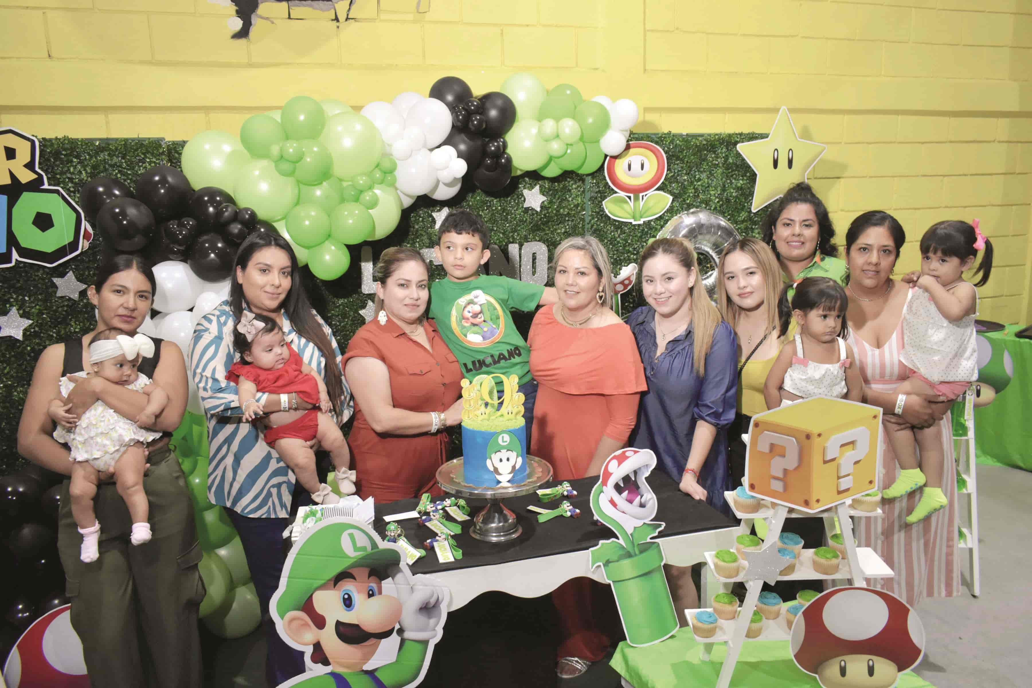 Celebran su cumpleaños 9