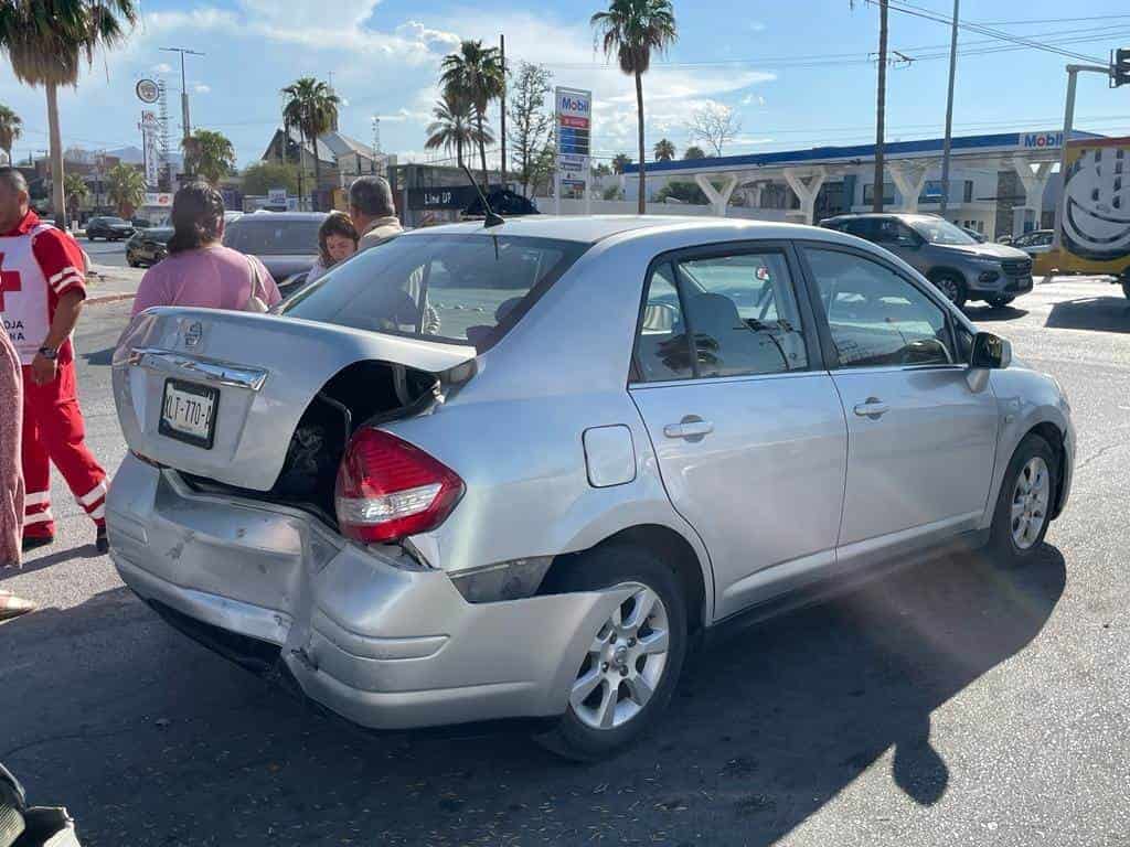 Causa choque y lesiona a niña