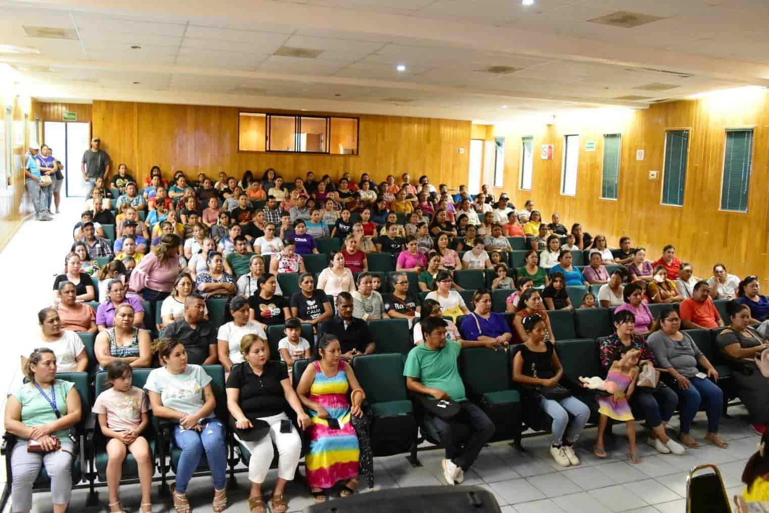 Da conferencia Pronnif a padres