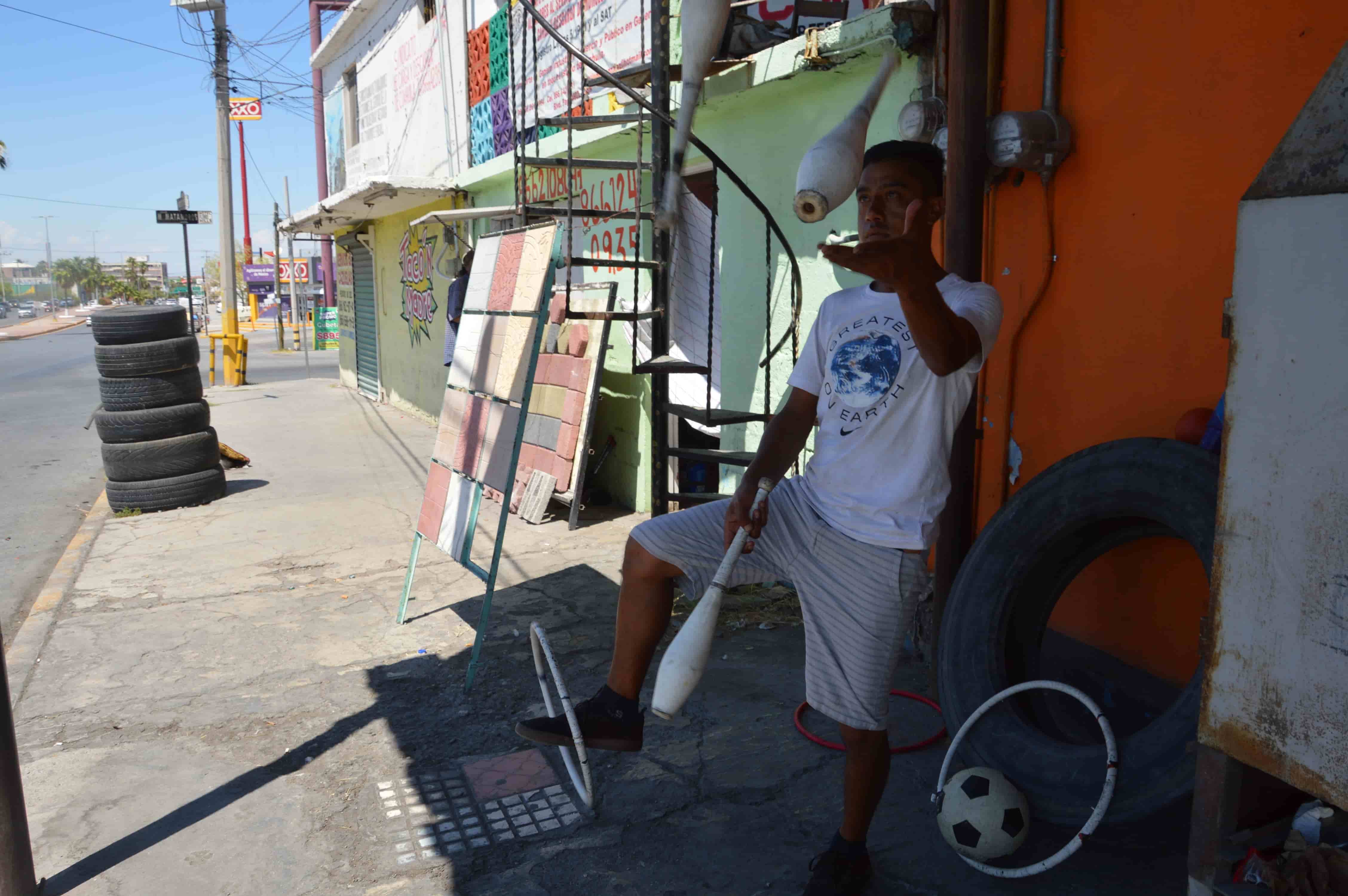 Malabarista busca cumplir su sueño
