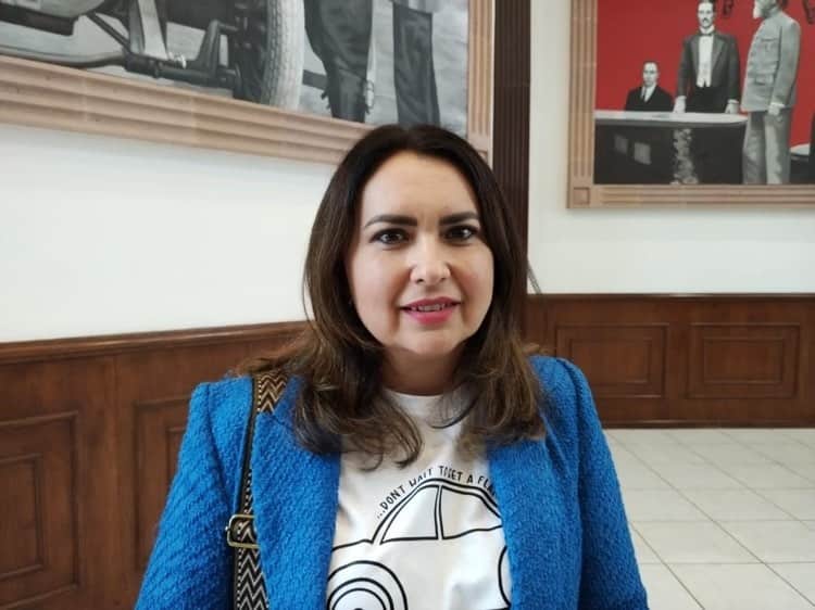 Proponen prohibir el adoctrinamiento en libros de texto