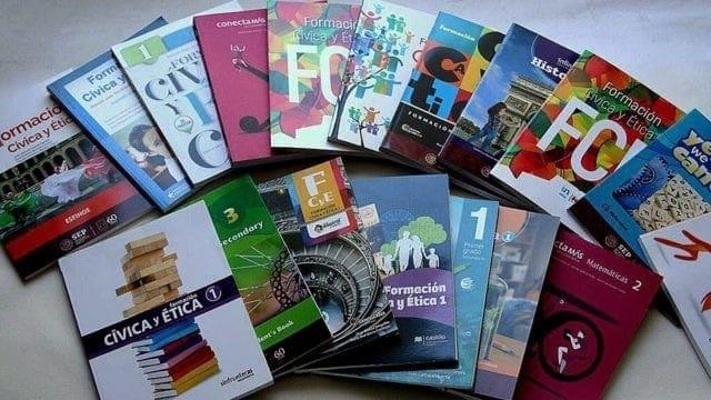 Proponen prohibir el adoctrinamiento en libros de texto