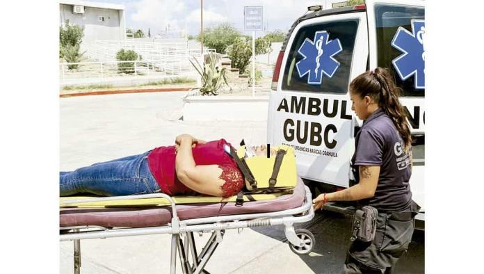 Lesiona cafre a pasajera de taxi