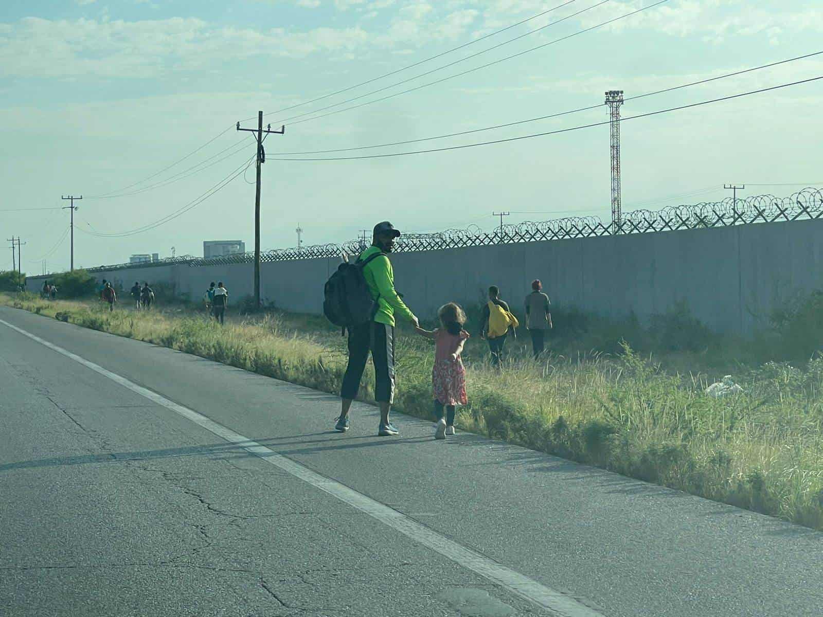 ¡Llegan cientos de migrantes a PN! Venían a bordo del tren