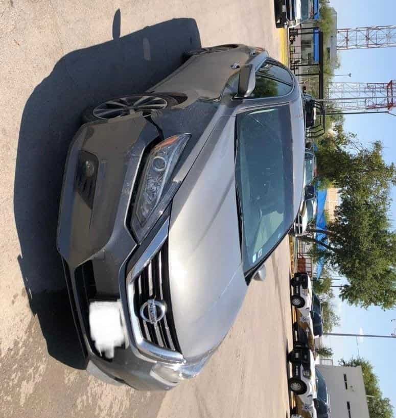 ¡Sigue detenida mujer que robó auto texano!