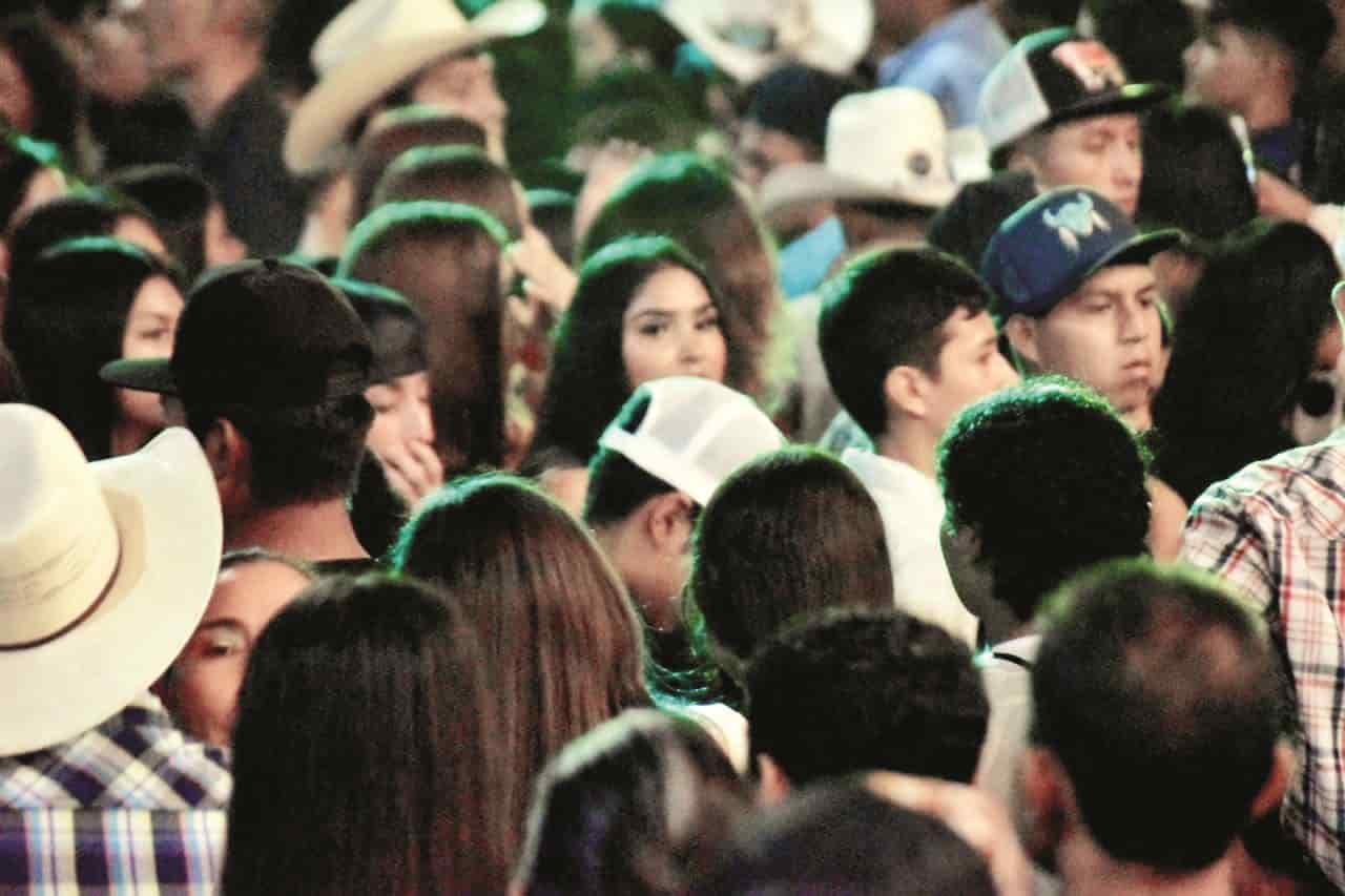 Festeja SB con Grupo Monarka