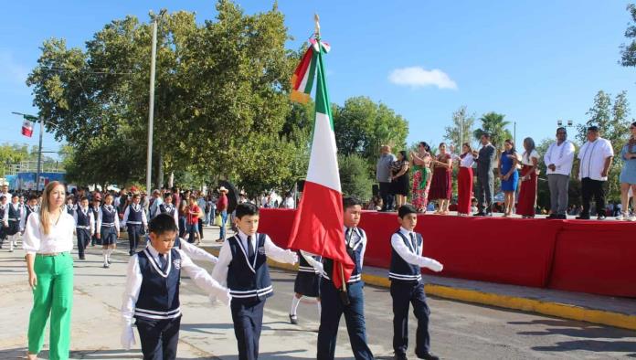 Realizan desfile cívico