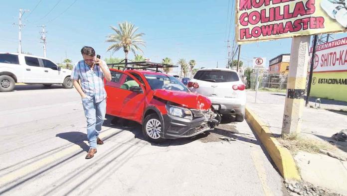 Violencia al volante; lo hace chocar y huye