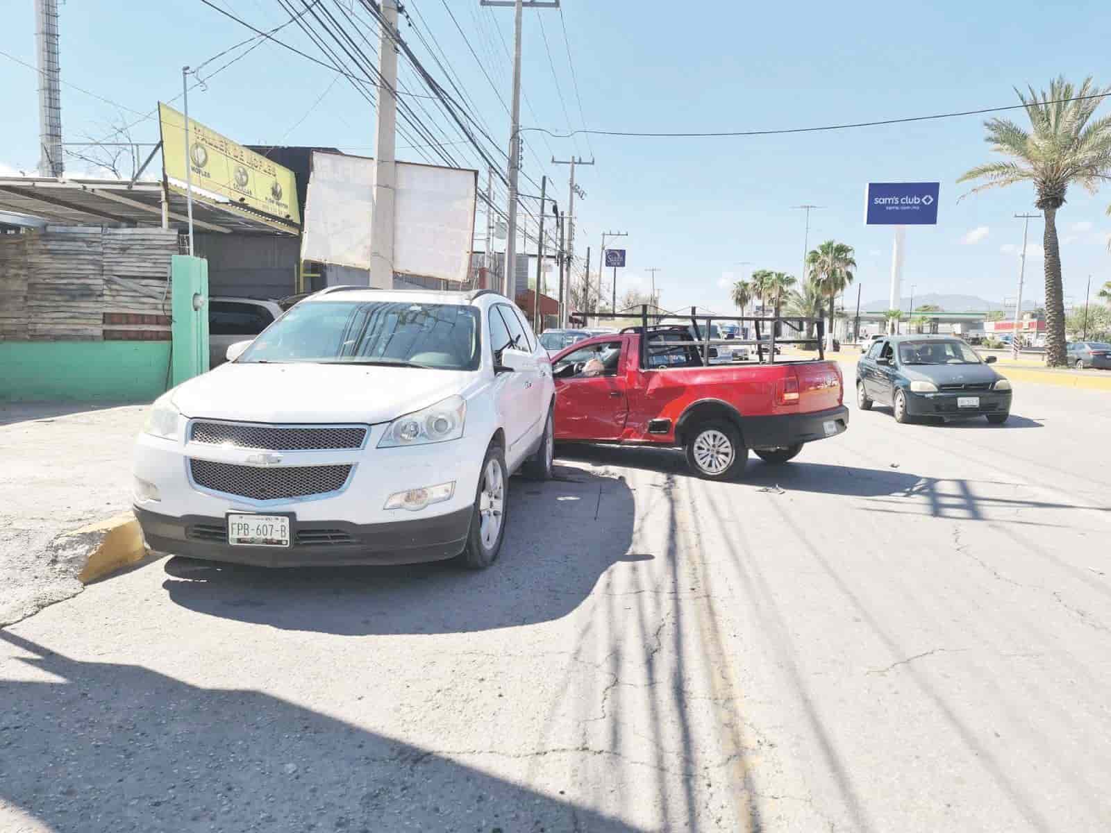 Violencia al volante; lo hace chocar y huye