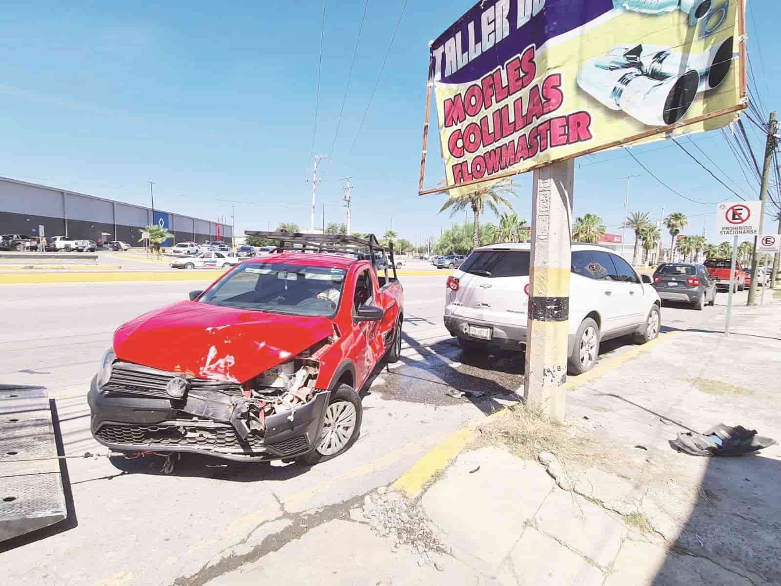 Violencia al volante; lo hace chocar y huye