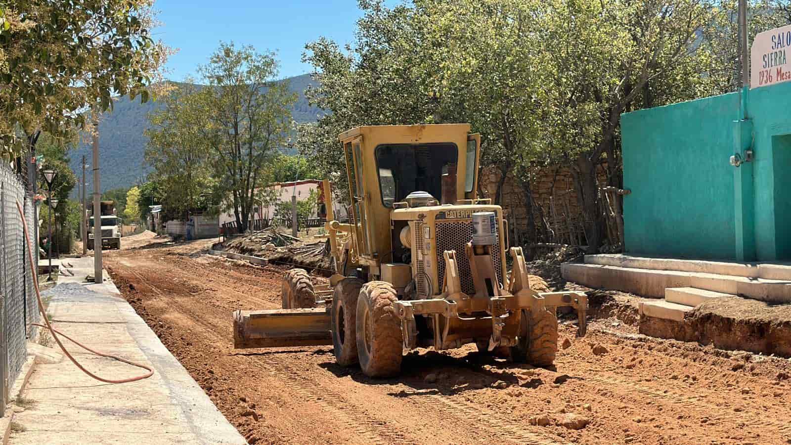 Pavimentan vialidades en Sierra Hermosa 