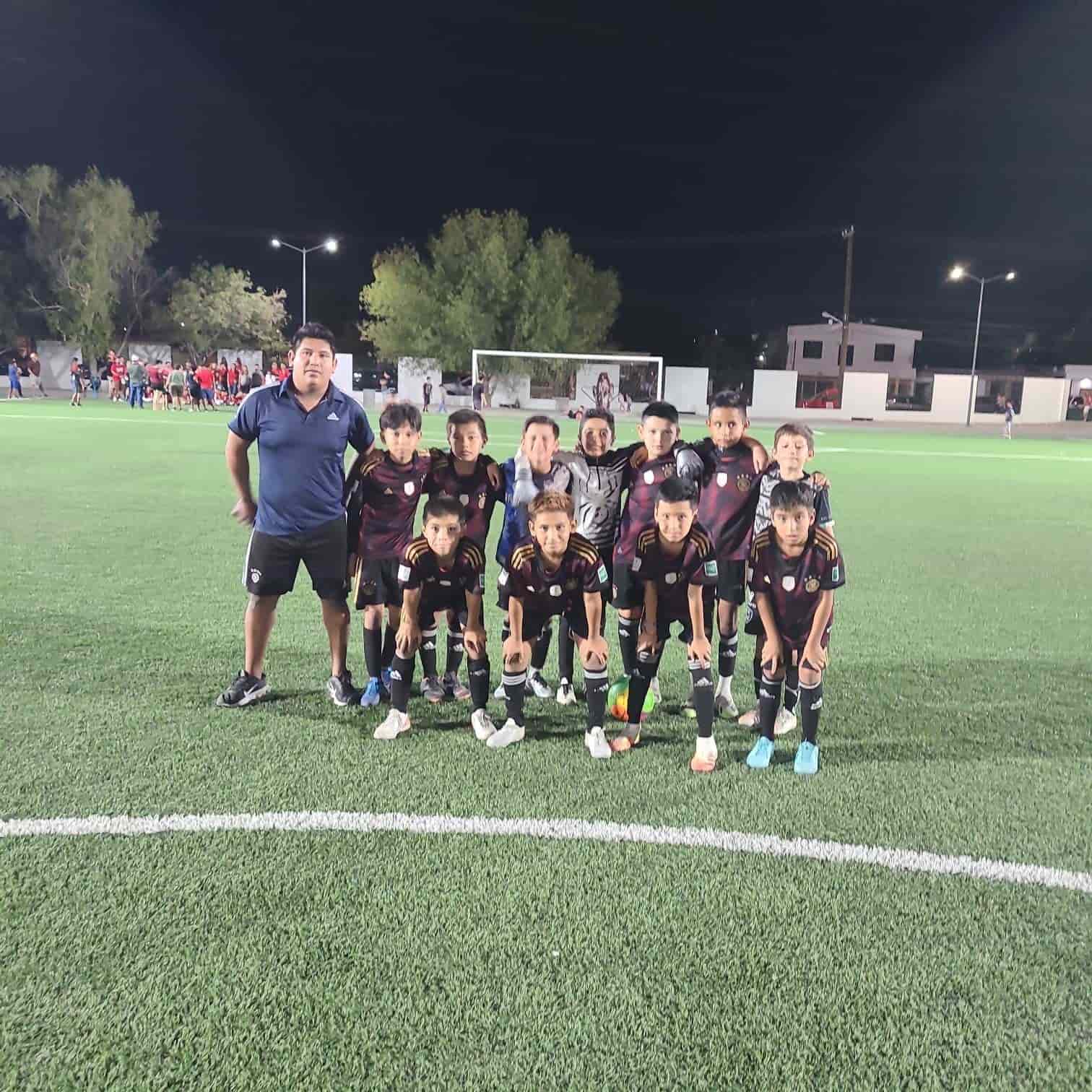 Felinos campeón en Pollos