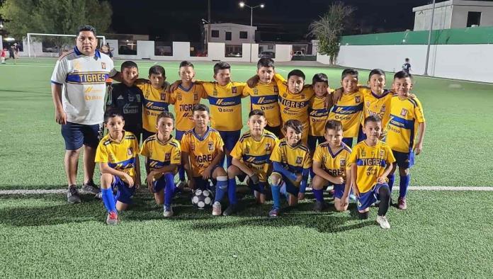 Felinos campeón en Pollos