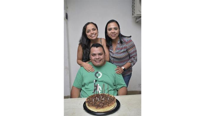 Festejan cumpleaños de Ramón