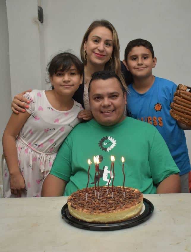 Festejan cumpleaños de Ramón