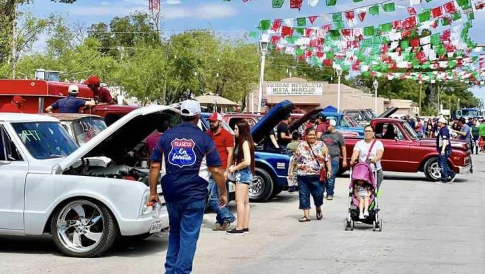 Realizan exhibición de autos en Morelos 