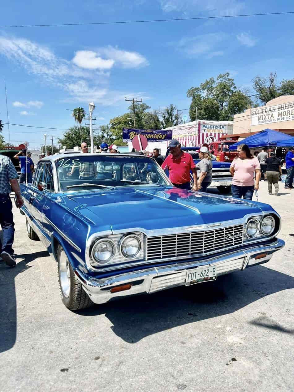 Realizan exhibición de autos en Morelos 