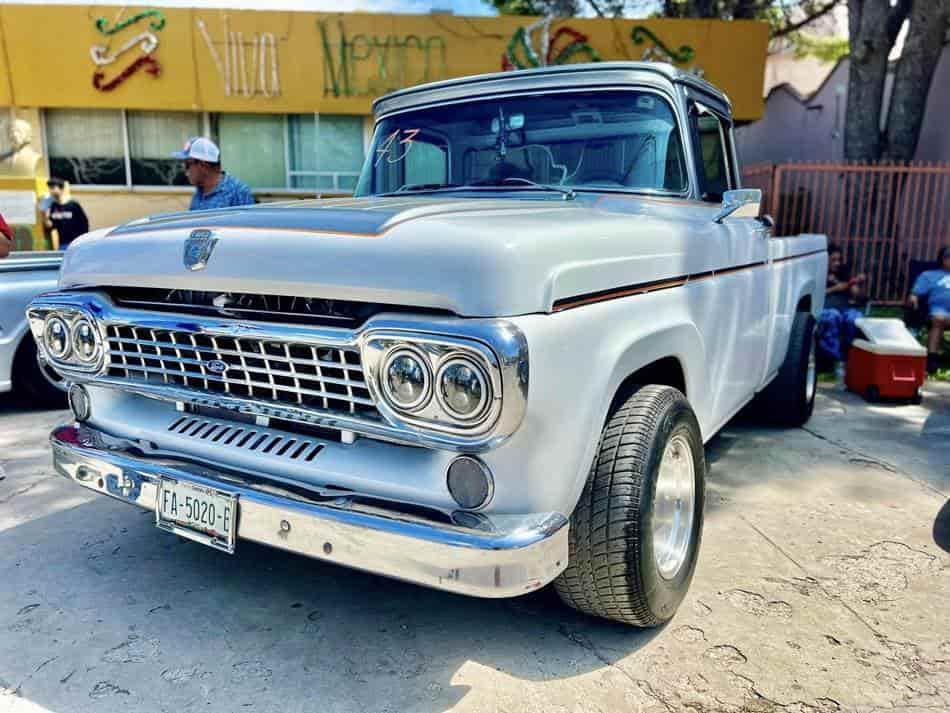 Realizan exhibición de autos en Morelos 