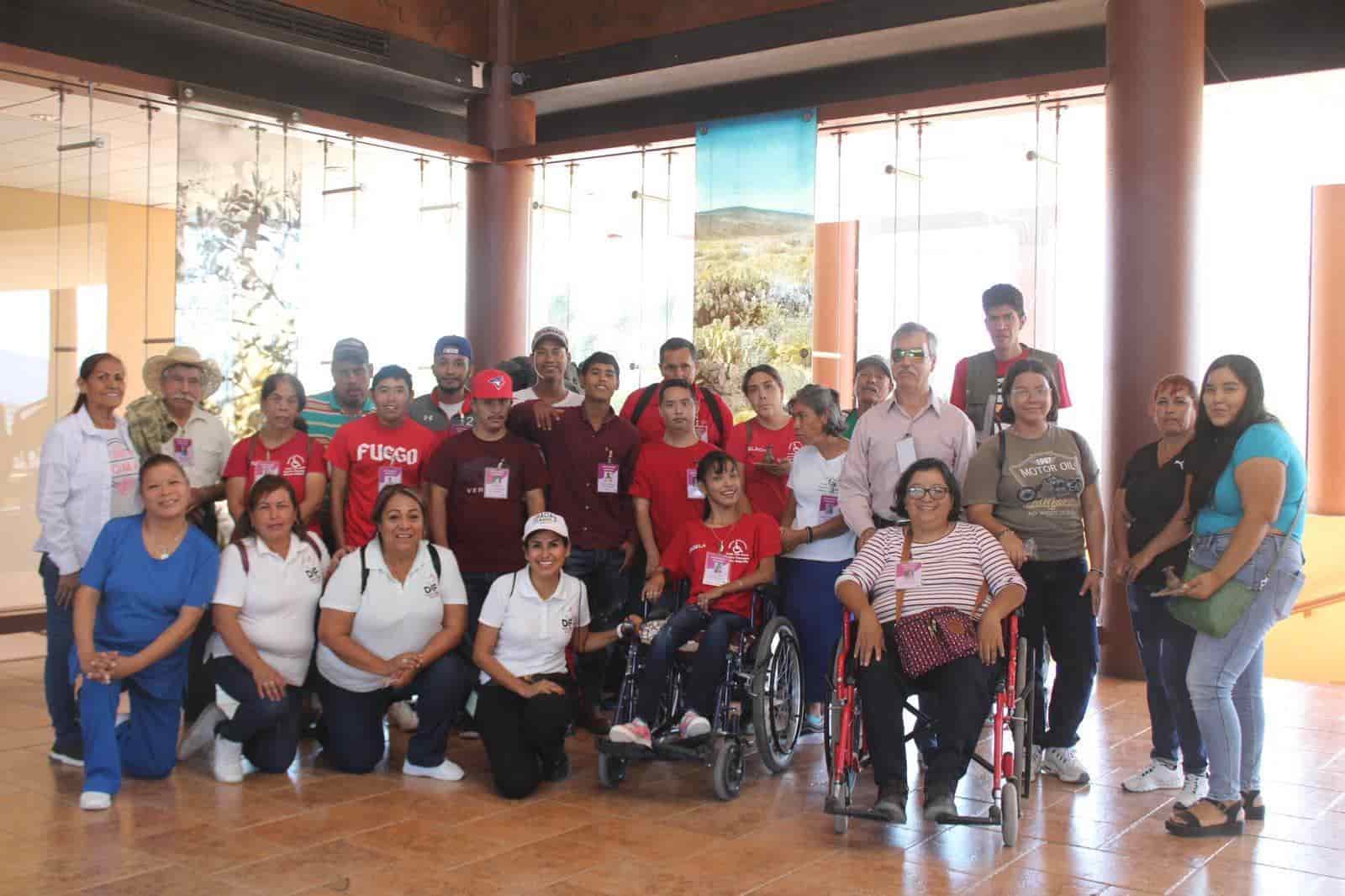 Visitan discapacitados el Museo del Desierto