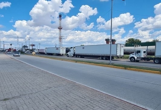 Colapsa sistema de Aduana