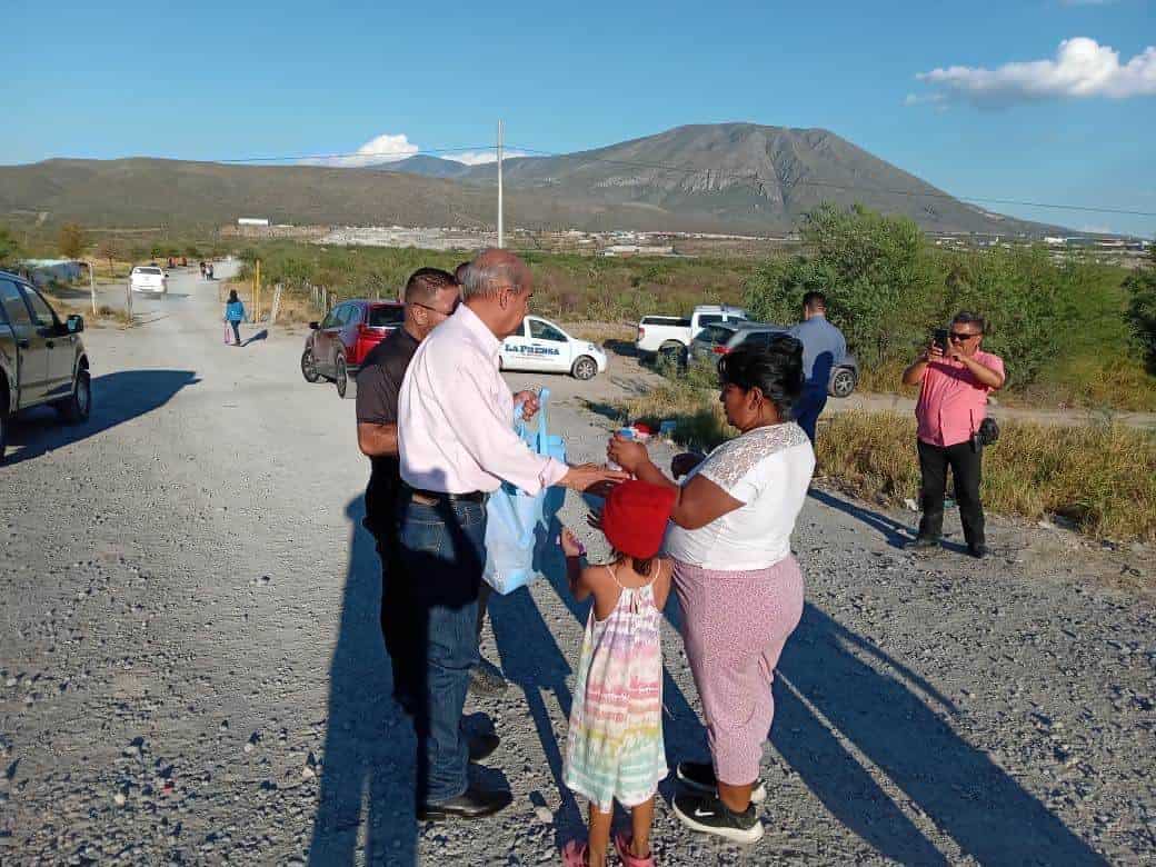Brinda Mario Dávila ayuda humanitaria