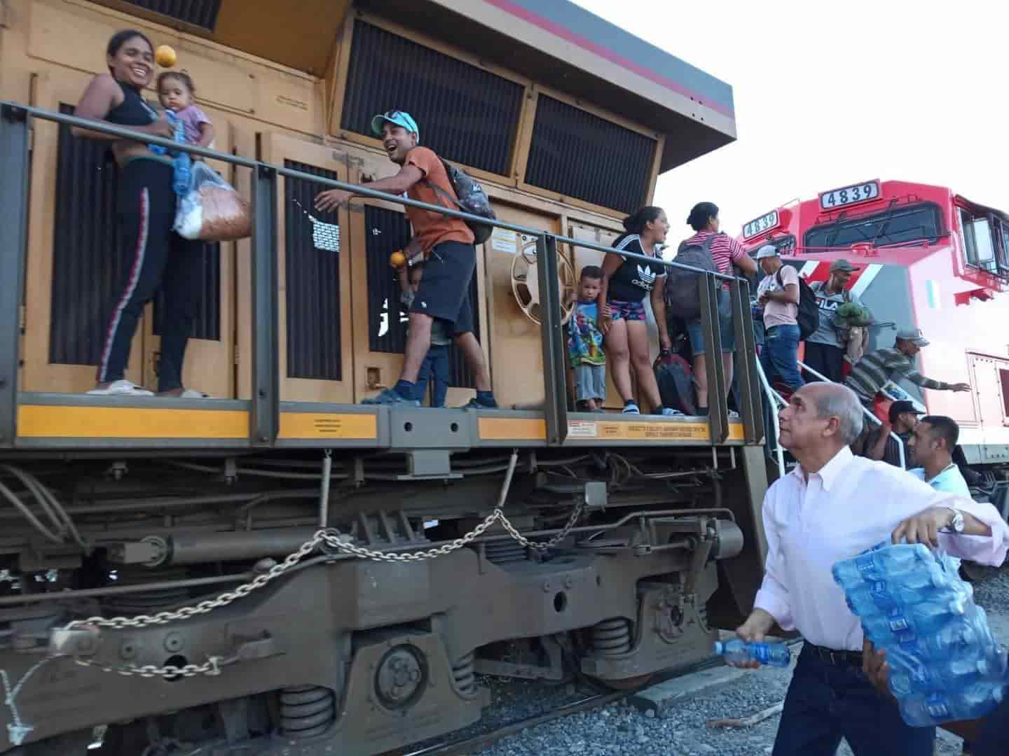 Brinda Mario Dávila ayuda humanitaria
