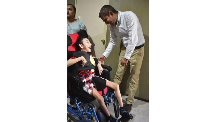 Recibe Eder silla especial