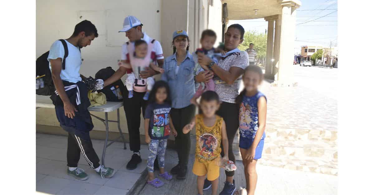Huye familia de grupos armados