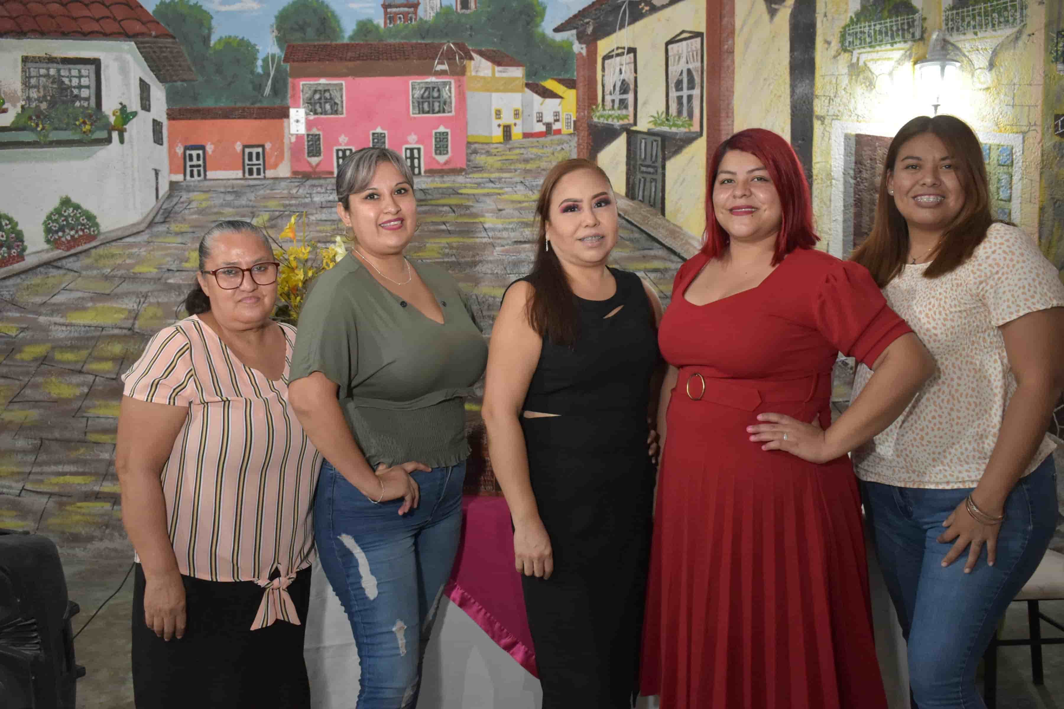 Festejan cumpleaños de Yazmín